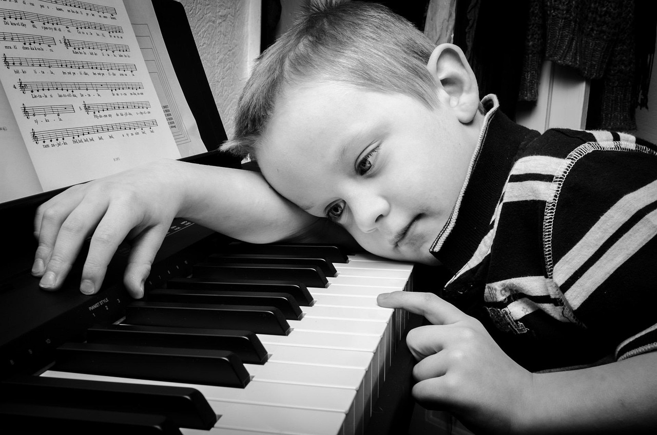 child keyboard lesson