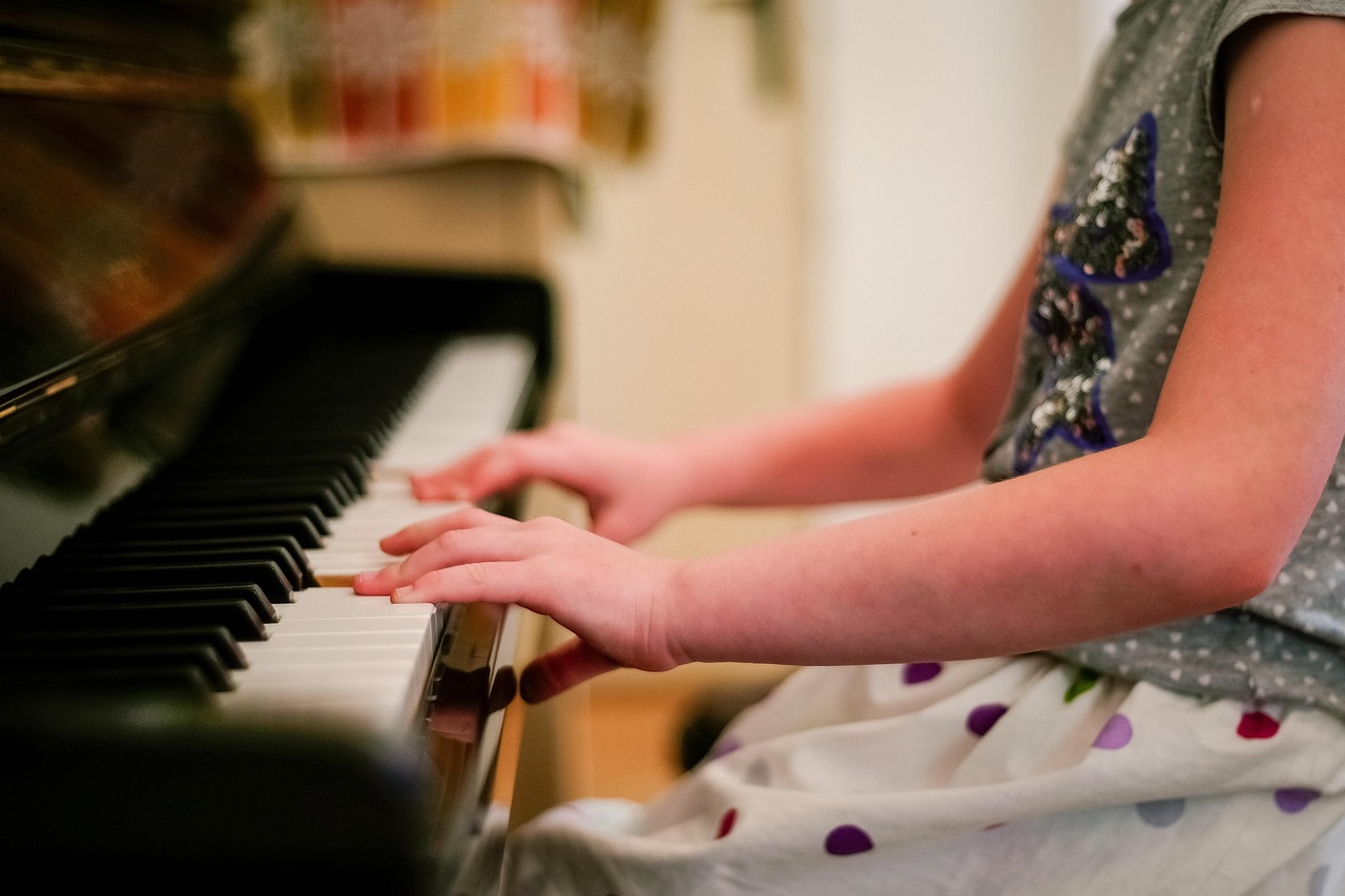 children playing keyboard