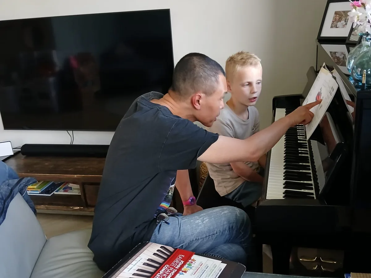 Theo Moorrees geeft les aan huis — keyboardles en pianoles in Steenwijk